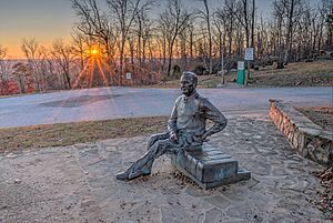 18-35-262-FDR-statue