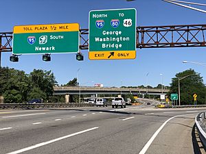 2020-07-14 10 00 59 View west along New Jersey State Route 495 (Lincoln Tunnel Approach) at the exit for Interstate 95 NORTH TO Interstate 80-U.S. Route 46 (George Washington Bridge) in North Bergen Township, Hudson County, New Jersey