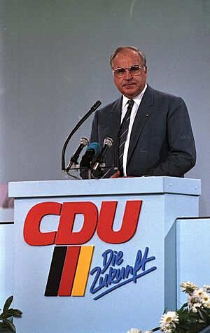 Bundesarchiv B 145 Bild-F073617-0004, Mainz, CDU-Bundesparteitag, Kohl