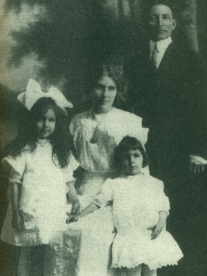 Chauncey Yellow Robe and family, 1915