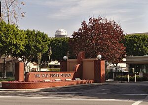 Disney studios burbank entrance gate buena vista.jpg