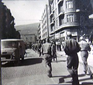 Jugoslovenska narodna armija na ulica Marsal Tito
