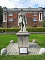 London-Woolwich, Royal Arsenal, Wellington Park, statue Duke of Wellington 01.jpg