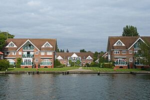 New apartments at Bourne End - geograph.org.uk - 948318.jpg