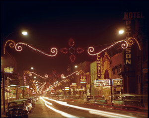 Street scene at night in Owen Sound (I0005684)