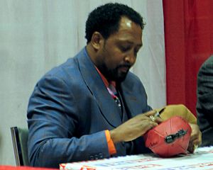 Tommy Hearns signs autographs in Jan 2014