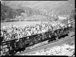 Tourists on Diablo incline, 1935 (49090826968)