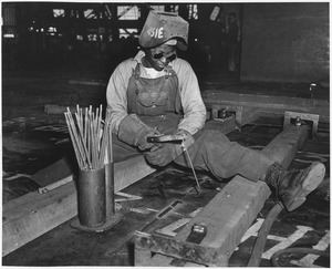 With nearly 1000 (African-American) women employed as burners, welders, scalers, and in other capacities at the... - NARA - 535803