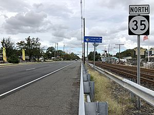 2018-09-24 08 31 43 View north along New Jersey State Route 35 (Cincinnati Avenue) just north of Newark Avenue in Point Pleasant Beach, Ocean County, New Jersey