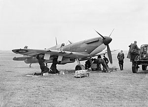 A Supermarine Spitfire Mk 1 of No. 19 Squadron RAF being re-armed between sorties at Fowlmere, near Duxford, September 1940. CH1367