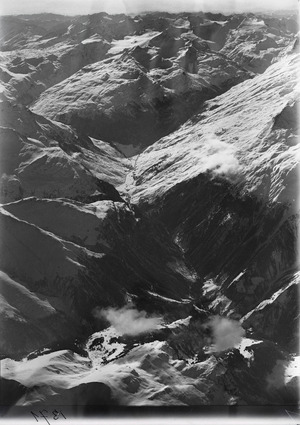 ETH-BIB-Valsertal, Vals-Platz, Chilchalphorn, Rheinwaldhorn v. N. O. aus 4000 m-Inlandflüge-LBS MH01-001371