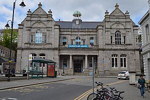Falmouth Art Gallery and Library (geograph 5885982).jpg
