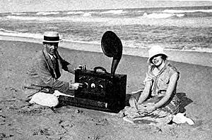 First portable radio, 1923 -b