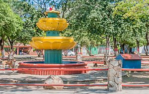 Fuente en plaza de Santa Ana, Isla de Margarita.jpg