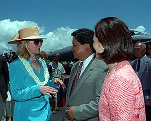 Hawaii Gov Cayetano and Hillary Clinton, September 1995