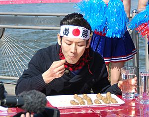 Kobayashi Takeru competitive eater with hachimaki