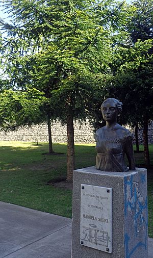 Manuela Sáenz, escultura, Puerto Madero