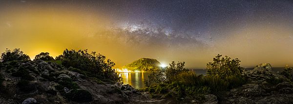 Mauao-Mt-Maunganui-by-night-with-milkyway