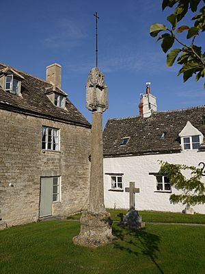 OLD TOWN CROSS, CRICKLADE