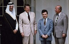 Ronald Reagan, George Shultz, Prince Saud al Faisal, Abd al-Halim Khaddam