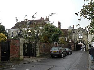 Salisbury, Malmesbury House and St. Anne's Gate - geograph.org.uk - 999970