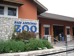 San Antonio Zoo entrance -Texas -USA-9Mar2009.jpg