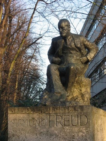 Statue of Sigmund Freud - geograph.org.uk - 1106151.jpg