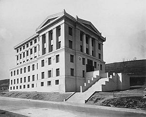 Thaw Hall (University of Pittsburgh, circa 1913)