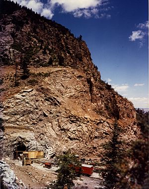 1961 Cheyenne Mtn, Exterior const