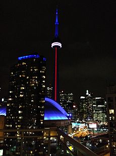 CN Tower lights in-memoriam to Paris attacks
