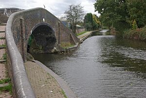 Coventry Canal, Stoke Heath - geograph.org.uk - 1017289