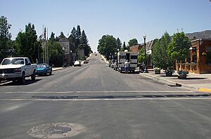 Down Main Street - panoramio