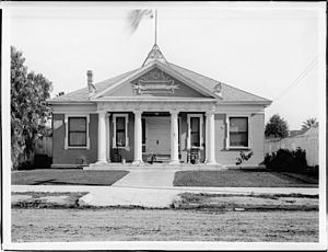 Exterior view of the First Ebell Club house on Broadway, ca.1905 (CHS-1192)