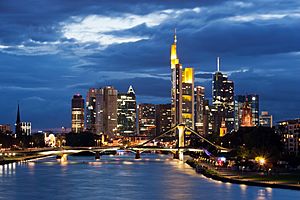 Frankfurt Am Main-Stadtansicht von der Deutschherrnbruecke am fruehen Abend-20110808