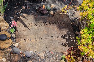Haría - cemetery - grave César Manrique 03