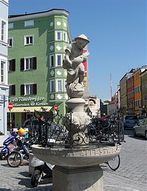 Ludwigsplatz Fischbrunnen Rosenheim-1