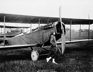 Miss Katherine Stinson and her Curtiss aeroplane 3c06324u