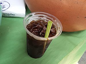Oliang โอเลี้ยง oleang olieng Thai iced coffee at Ayutthaya