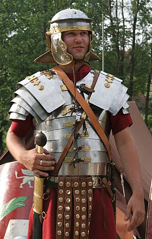Roman soldier in lorica segmentata 1-cropped