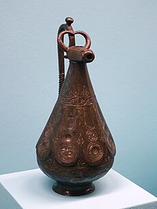 Vessel with bull's head spout, Ghaznavid dynasty, late 11th to early 12th century, bronze - Linden-Museum - Stuttgart, Germany - DSC03872