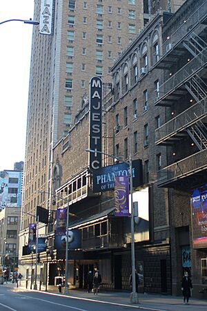 W 44 St Nov 2021 58 (cropped)