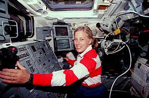 Astronaut N. Jan Davis on the aft flight deck of Discovery on STS-85