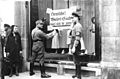 Bundesarchiv Bild 102-14468, Berlin, NS-Boykott gegen jüdische Geschäfte