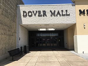 Dover Mall entrance near Boscov's.jpg