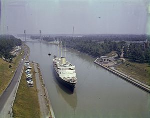 HMY Britannia Welland Canal 1959 MIKAN 4821456