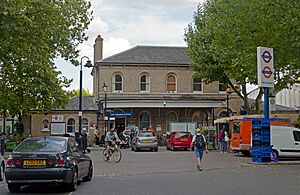 Kew Gardens station building