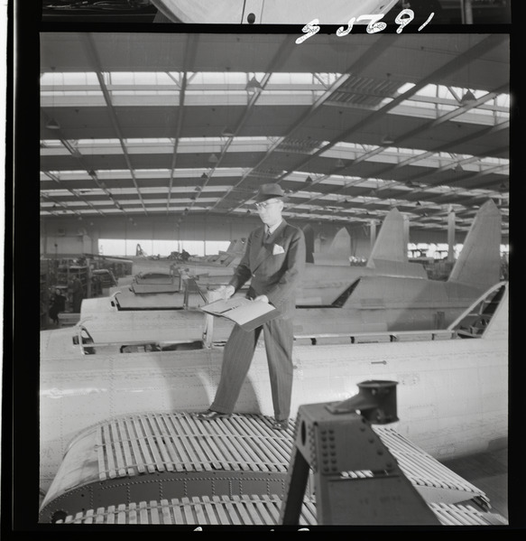 Männen bakom B-17. SAAB - Nordiska museet - NMAx.0001772