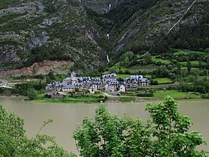 Un pueblito con encanto...pero en donde? * Lanuza (Huesca) (cropped).jpg