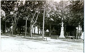 "Town square in Willoughby, Ohio" - DPLA - 44b3fe59675ad6e714daeecc5d0d46de (page 1)