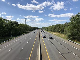 2021-05-31 15 46 55 View west along New Jersey State Route 446 (Atlantic City Expressway) from the overpass for Atlantic County Route 559 (Weymouth Road) in Hamilton Township, Atlantic County, New Jersey